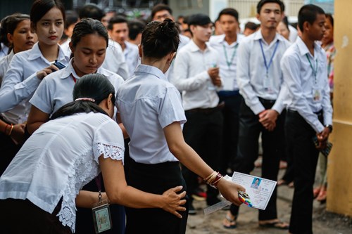 Cải cách giáo dục ngoạn mục của Campuchia bắt đầu từ thi thật